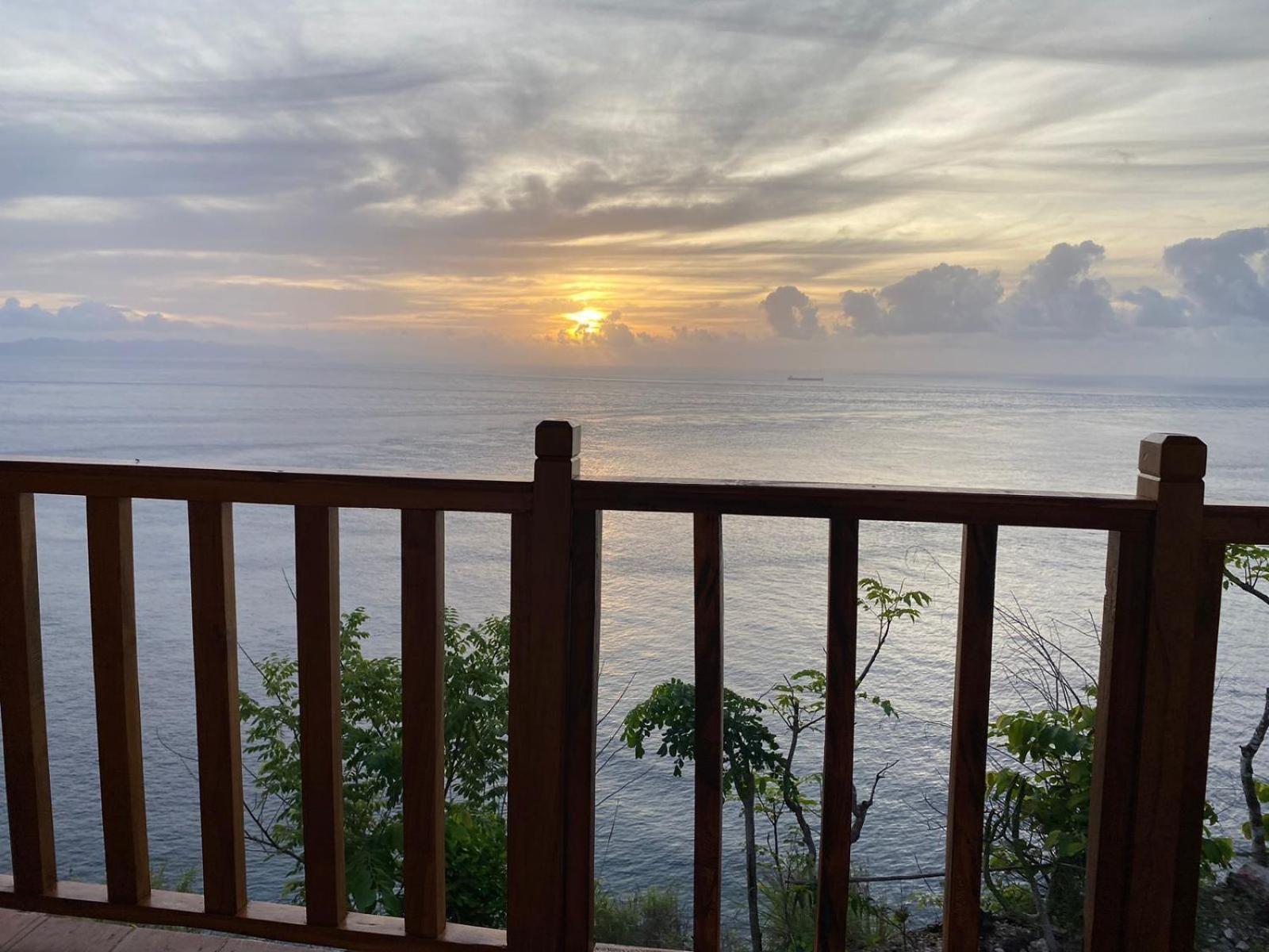 Suwehan Beach Cliff House By Bijak Polilit Exterior foto